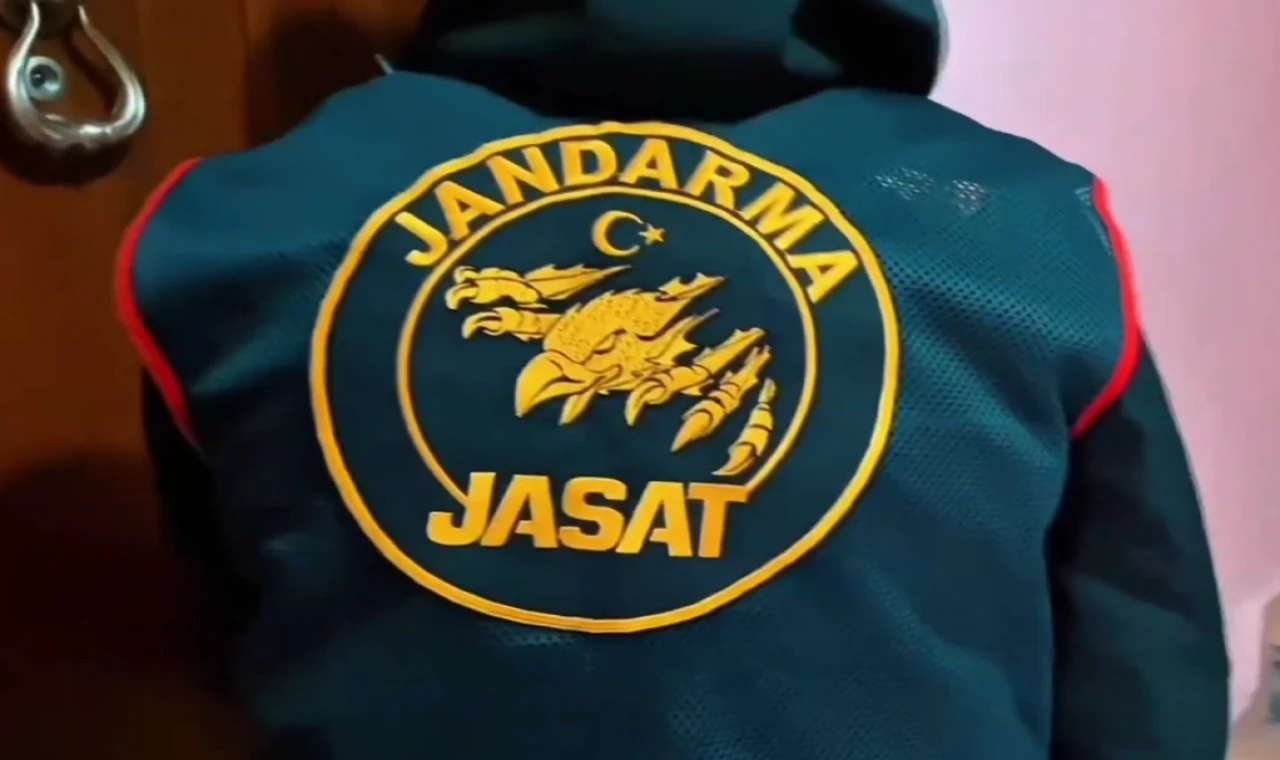 Suç makinesi JASAT’tan kaçamadı! 2 yıldır aranan 108 yıllık hükümlü yakalandı